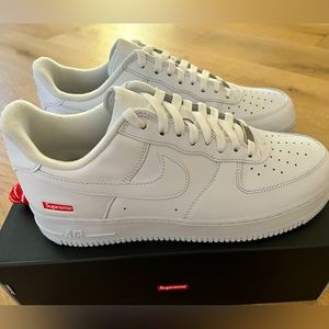BNIB Supreme Nike Air Force 1 Low Men Size 10.5